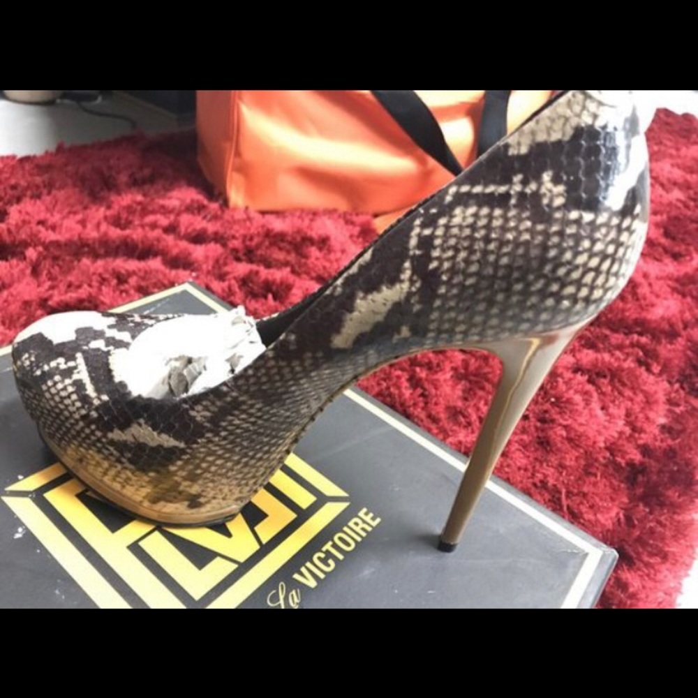 Shoes - Picture 4 of 5